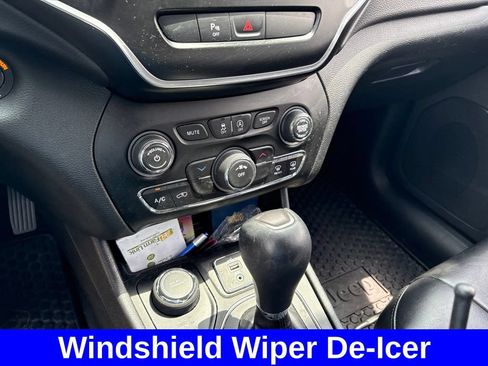 Used 2020 Jeep Cherokee Latitude Plus w/ Cold Weather Group AWD/4WD image 22