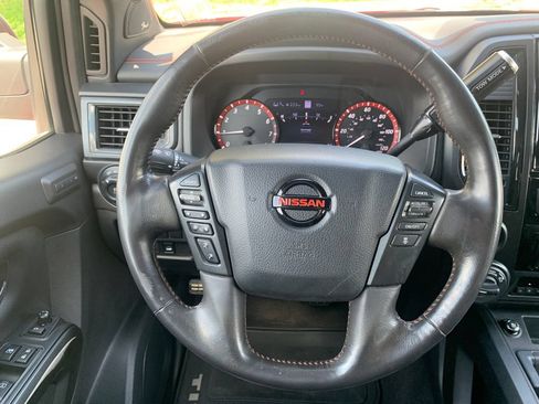 Used 2021 Nissan Titan PRO-4X w/ Pro-4x Convenience Package AWD/4WD image 11