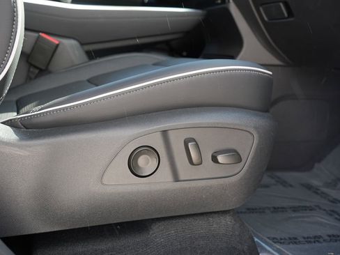 Used 2025 Buick Enclave Sport Touring image 31