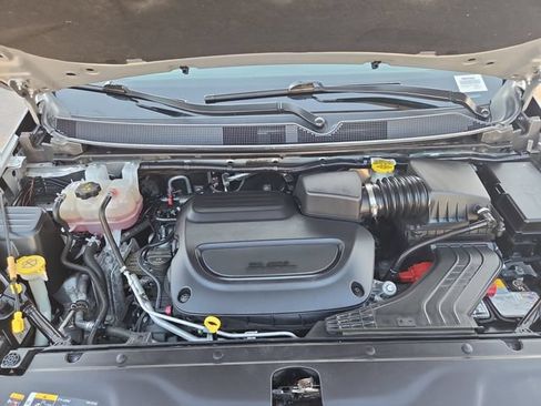 Used 2024 Chrysler Pacifica Touring-L FWD image 20