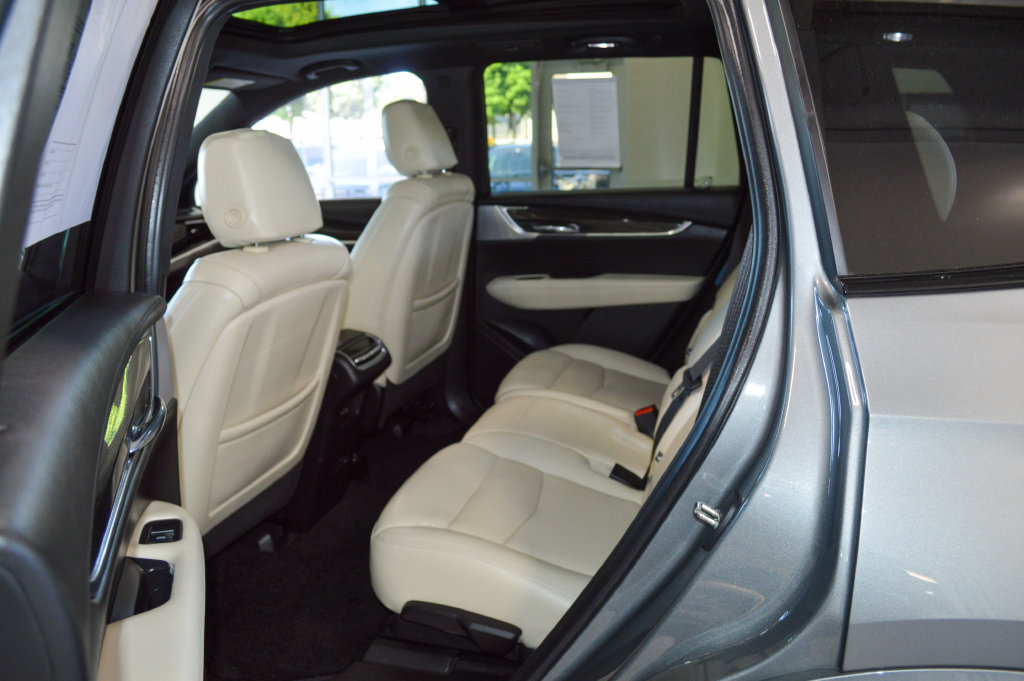 Used 2023 Cadillac XT6 Sport w/ Technology Package AWD/4WD image 9