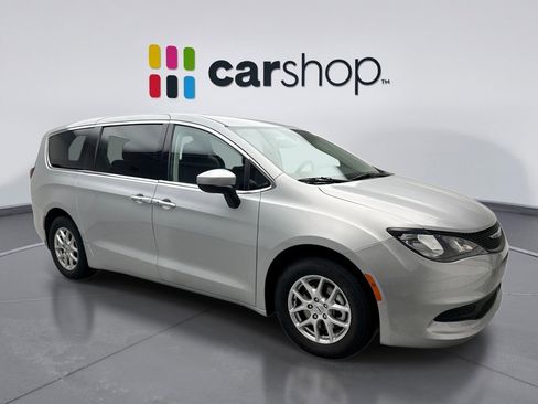 Used 2023 Chrysler Voyager LX image 7