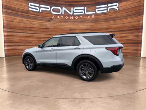 New 2026 Ford Explorer Active w/ Active Comfort Package image 3