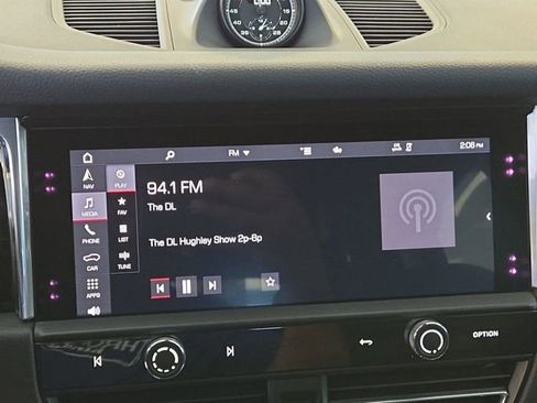 Used 2025 Porsche Macan image 16