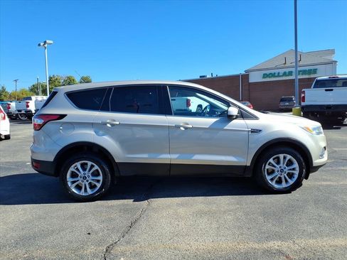 Used 2017 Ford Escape SE image 5