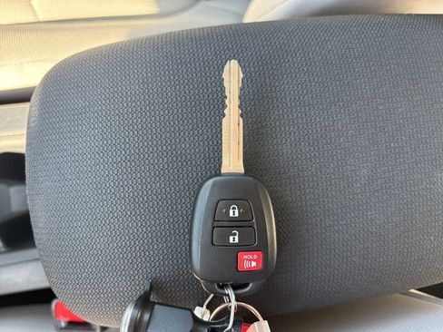 Used 2023 Toyota Corolla Cross L AWD/4WD image 43