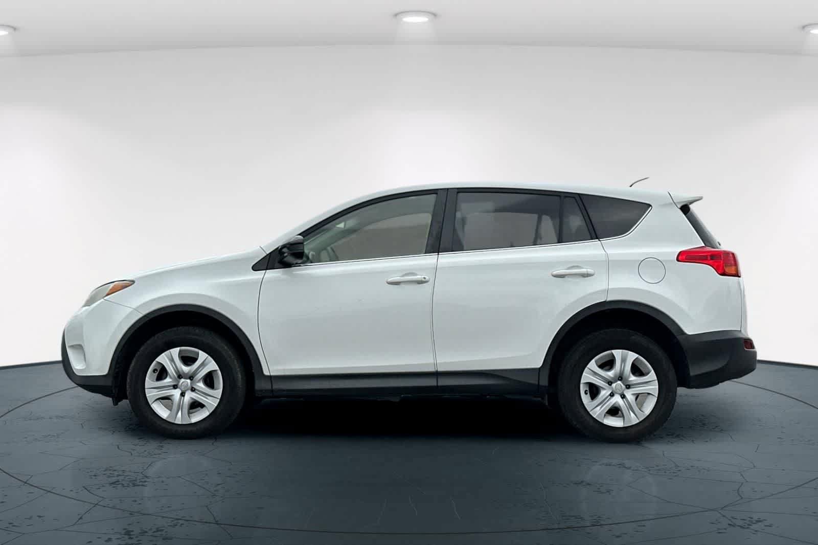 Used 2015 Toyota RAV4 LE FWD image 9
