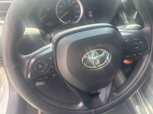 Used 2020 Toyota Corolla LE image 20