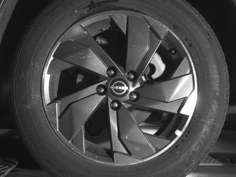 Used 2025 Nissan Rogue SV image 14