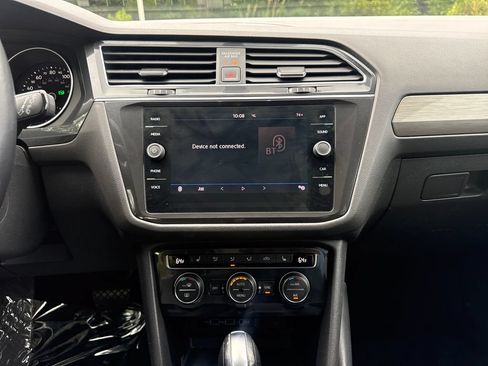 Used 2019 Volkswagen Tiguan SE w/ Panoramic Sunroof Package FWD image 18