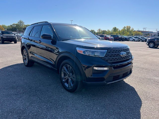 Certified 2023 Ford Explorer XLT w/ Equipment Group 202A AWD/4WD image 3