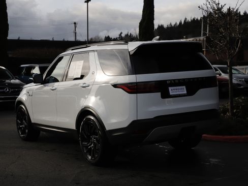 Certified 2025 Land Rover Discovery S image 6