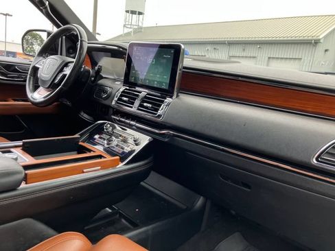 Used 2019 Lincoln Navigator L Reserve AWD/4WD image 16
