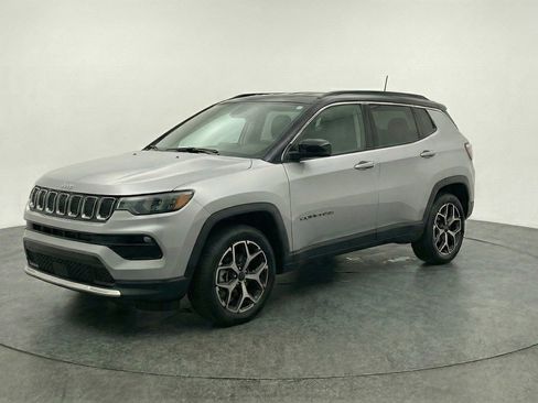 Used 2025 Jeep Compass Limited image 3