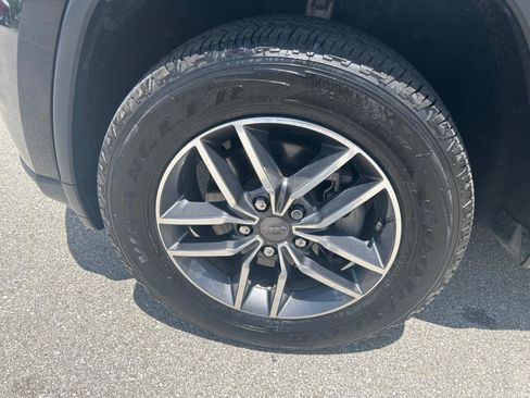 Used 2019 Jeep Grand Cherokee Limited AWD/4WD image 11