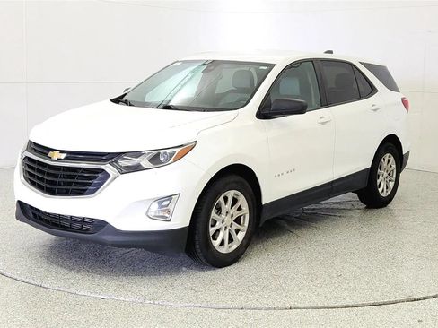 Used 2020 Chevrolet Equinox LS w/ LS Convenience Package FWD image 3