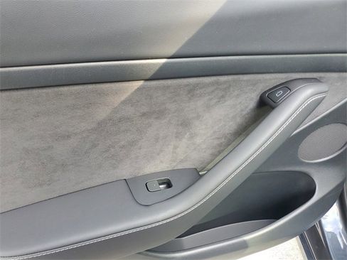 Used 2023 Tesla Model 3 Standard Range image 12