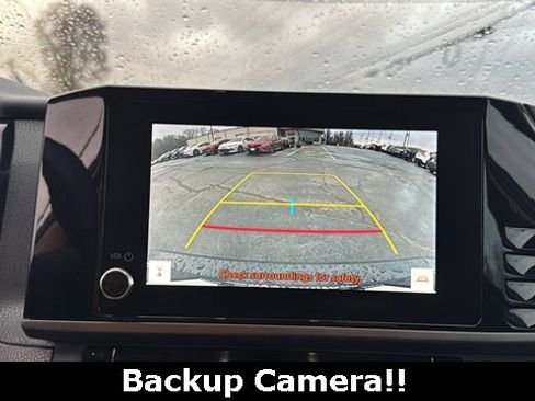 Used 2025 Toyota Camry LE image 3