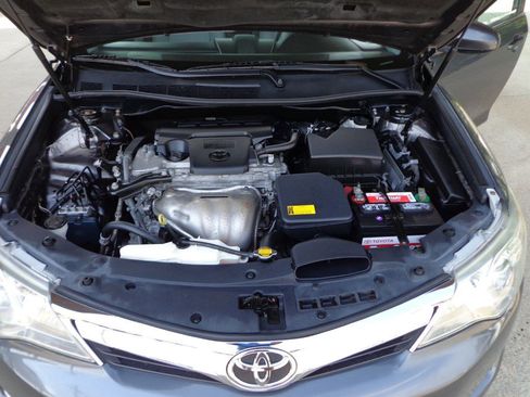 Used 2014 Toyota Camry XLE FWD image 12