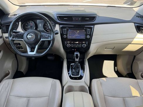 Used 2017 Nissan Rogue SL w/ SL Premium Package AWD/4WD image 3