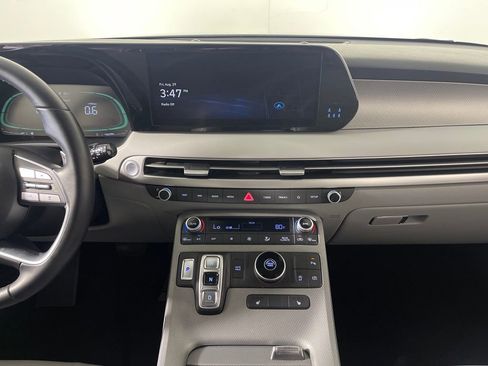 Certified 2025 Hyundai Palisade SEL image 17