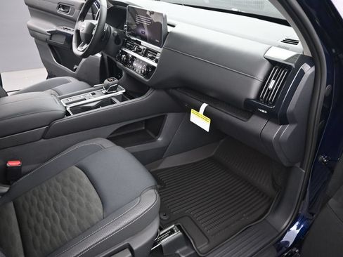 Certified 2026 Nissan Pathfinder SV w/ SV Premium Package FWD image 27