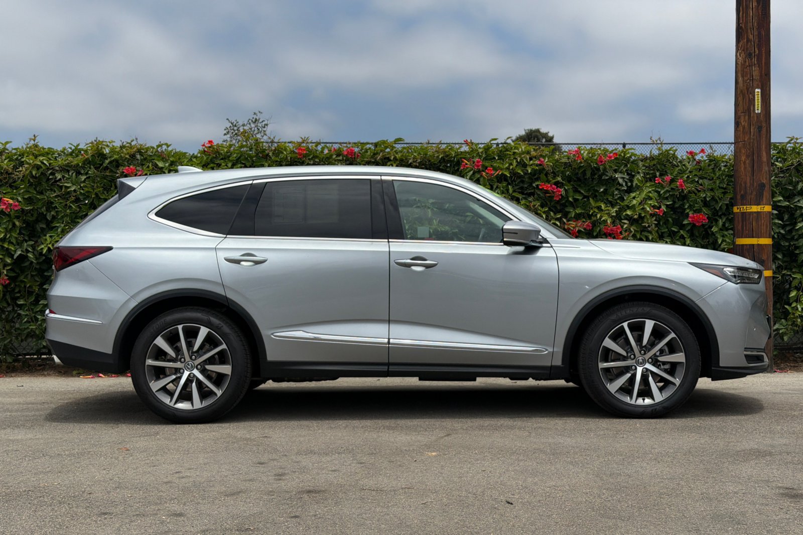 Used 2026 Acura MDX w/ Technology Package FWD image 3