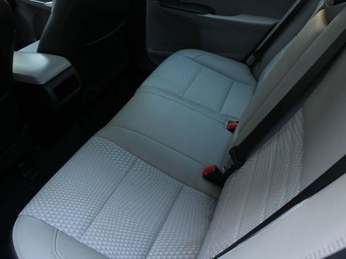 Used 2015 Toyota Camry SE w/ Moonroof Package image 18