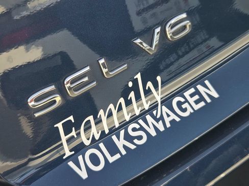 Used 2023 Volkswagen Atlas Cross Sport SEL R-Line AWD/4WD image 9