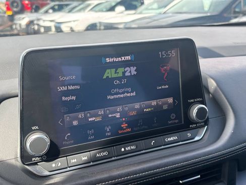 Used 2025 Nissan Rogue SV AWD/4WD image 19