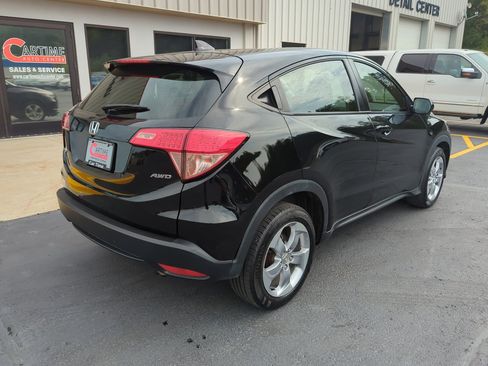 Used 2018 Honda HR-V LX image 8