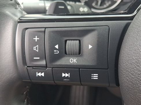 Used 2024 Nissan Pathfinder SL w/ Black Appearance Package AWD/4WD image 22