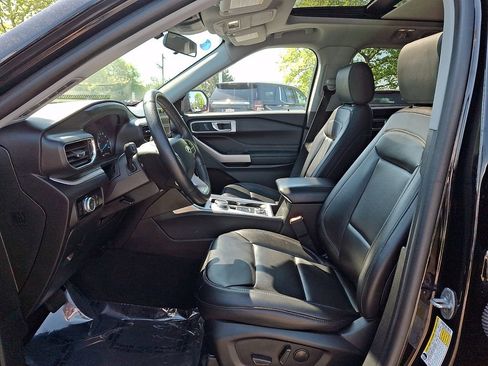 Used 2023 Ford Explorer XLT w/ Equipment Group 202A AWD/4WD image 15