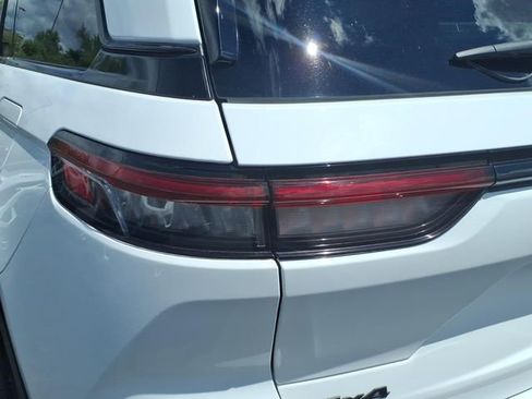Certified 2023 Jeep Grand Cherokee Altitude AWD/4WD image 14
