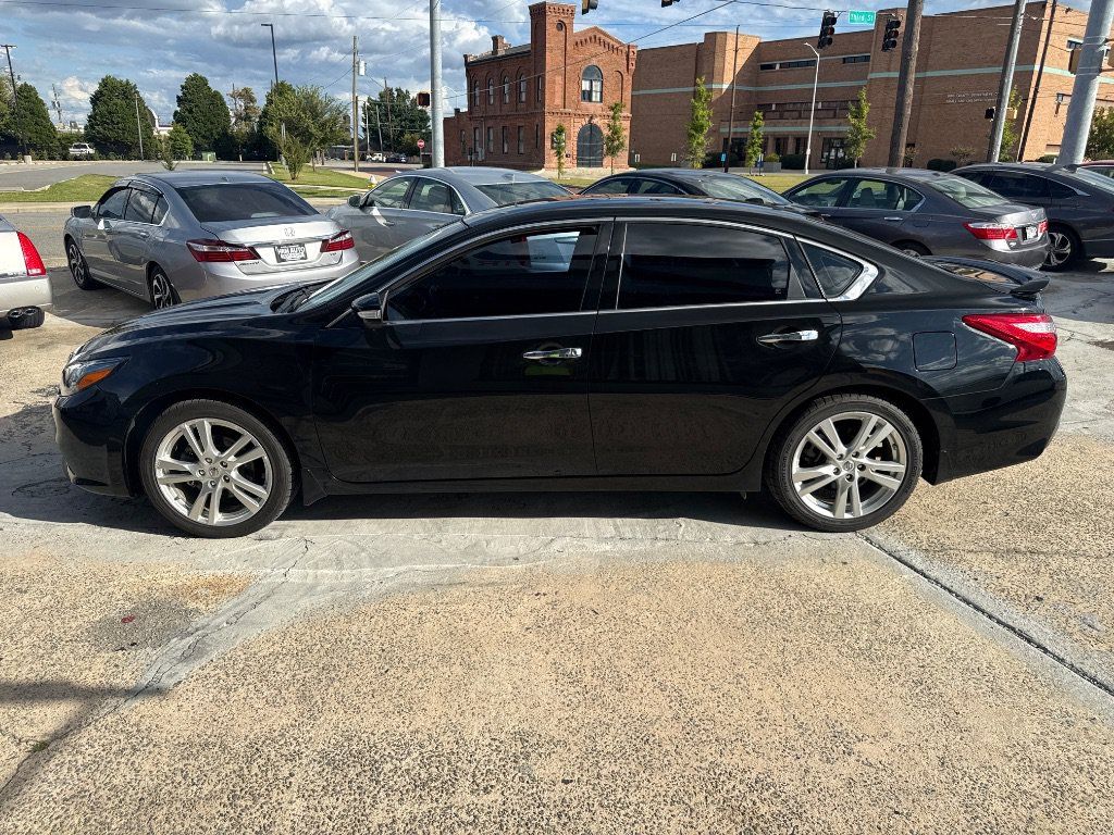 Used 2017 Nissan Altima 3.5 SL w/ 3.5SL Technology Package FWD image 7