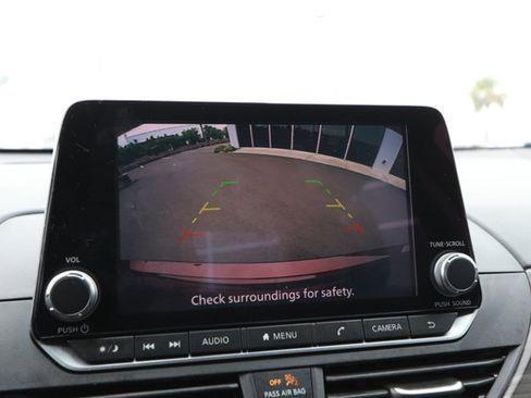 Used 2024 Nissan Altima 2.5 SV image 17