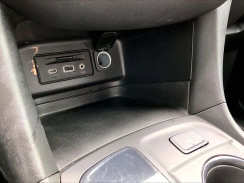 Used 2022 Chevrolet Equinox RS w/ Infotainment Package FWD image 34