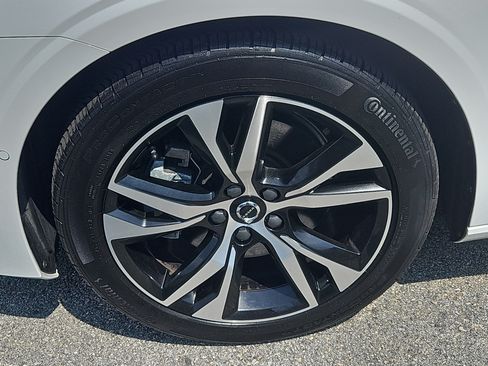 Used 2024 Volvo S60 B5 Plus AWD/4WD image 4