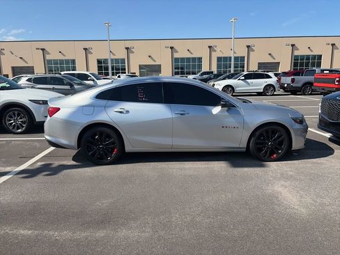 Used 2018 Chevrolet Malibu LT w/ Leather Package image 2