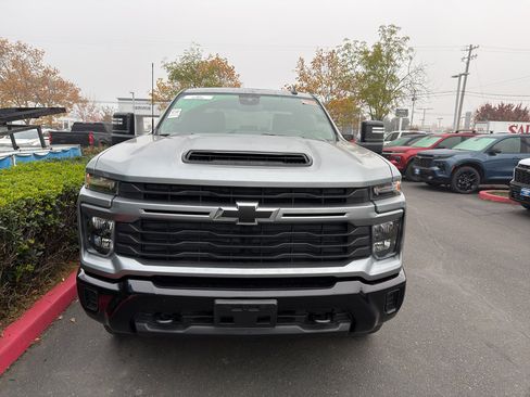 Used 2024 Chevrolet Silverado 2500 Custom w/ Custom Value Package image 7