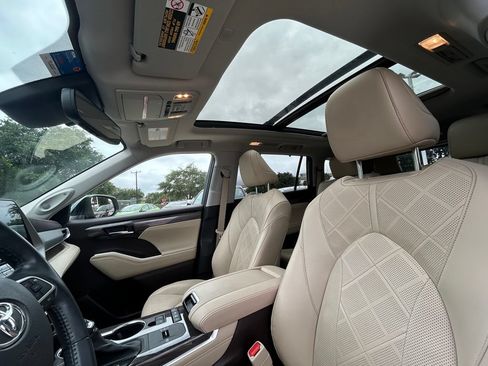Used 2022 Toyota Highlander Platinum AWD/4WD image 12