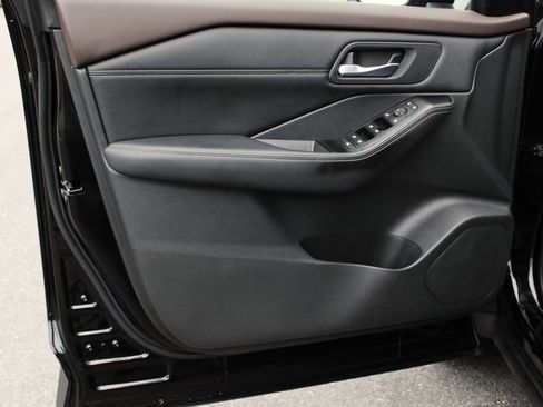 Certified 2022 Nissan Rogue SV w/ SV Premium Package image 16