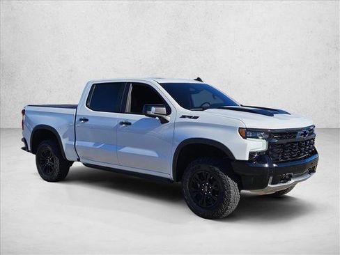 Used 2025 Chevrolet Silverado 1500 ZR2 w/ Technology Package image 3