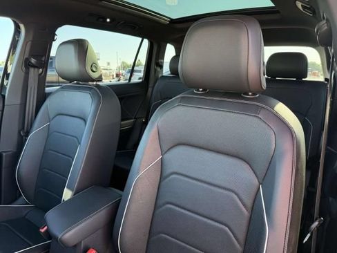 Used 2022 Volkswagen Tiguan SEL R-Line AWD/4WD image 15