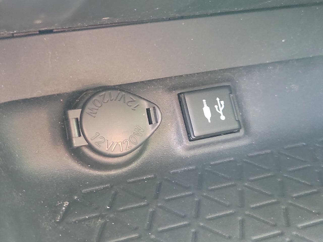 Used 2019 Toyota RAV4 XLE FWD image 28
