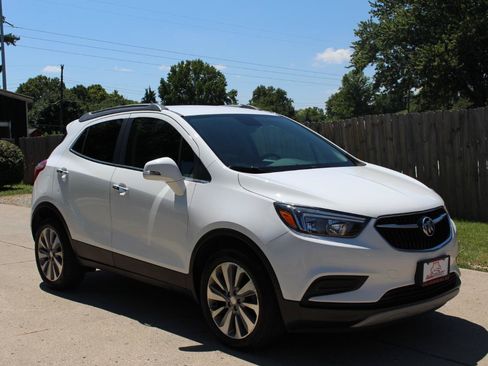 Used 2018 Buick Encore Preferred FWD image 2