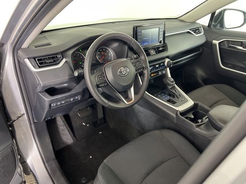 Used 2020 Toyota RAV4 XLE image 2