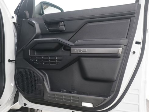 Used 2025 Toyota 4Runner TRD Off-Road Premium image 12