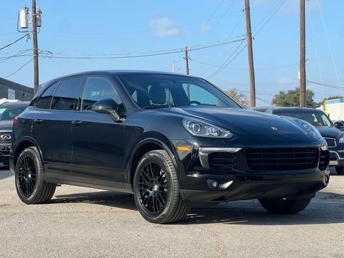 Used 2017 Porsche Cayenne Platinum Edition image 9