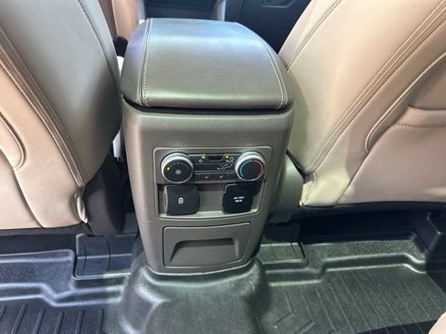 Used 2022 Ford Explorer Platinum w/ Equipment Group 601A AWD/4WD image 27